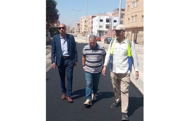 رئيس جهاز الشروق يتابع أعمال الأسفلت ورفع كفاءة الطرق ميدانيًا