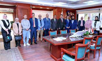 محافظ سوهاج يلتقي أعضاء لجنة تقييم مشروعات المبادرة الوطنية للمشروعات الخضراء الذكية