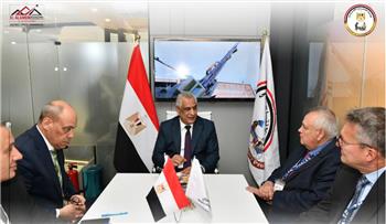   وزير الدولة للإنتاج الحربي يلتقي الرئيس التنفيذي لمجموعة "تاليس" العالمية