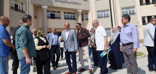 محافظ السويس يتفقد عدد من المدارس ودار الإفتاء وحمام السباحة الأوليمبي