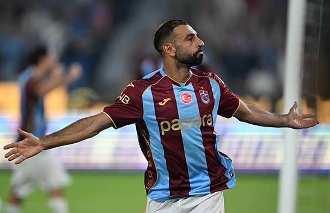 "لم يستحق المعاملة التي تلقاها".. جيرارد يهاجم ليفربول بسبب صلاح