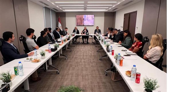 وزير التخطيط يلتقي عددًا من رواد الأعمال والشركات الناشئة للمصريين بالإمارات
