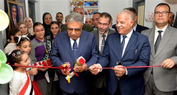 محافظ الدقهلية يتفقد معرض "علم ودفء" لتوزيع المستلزمات المدرسية المجانية