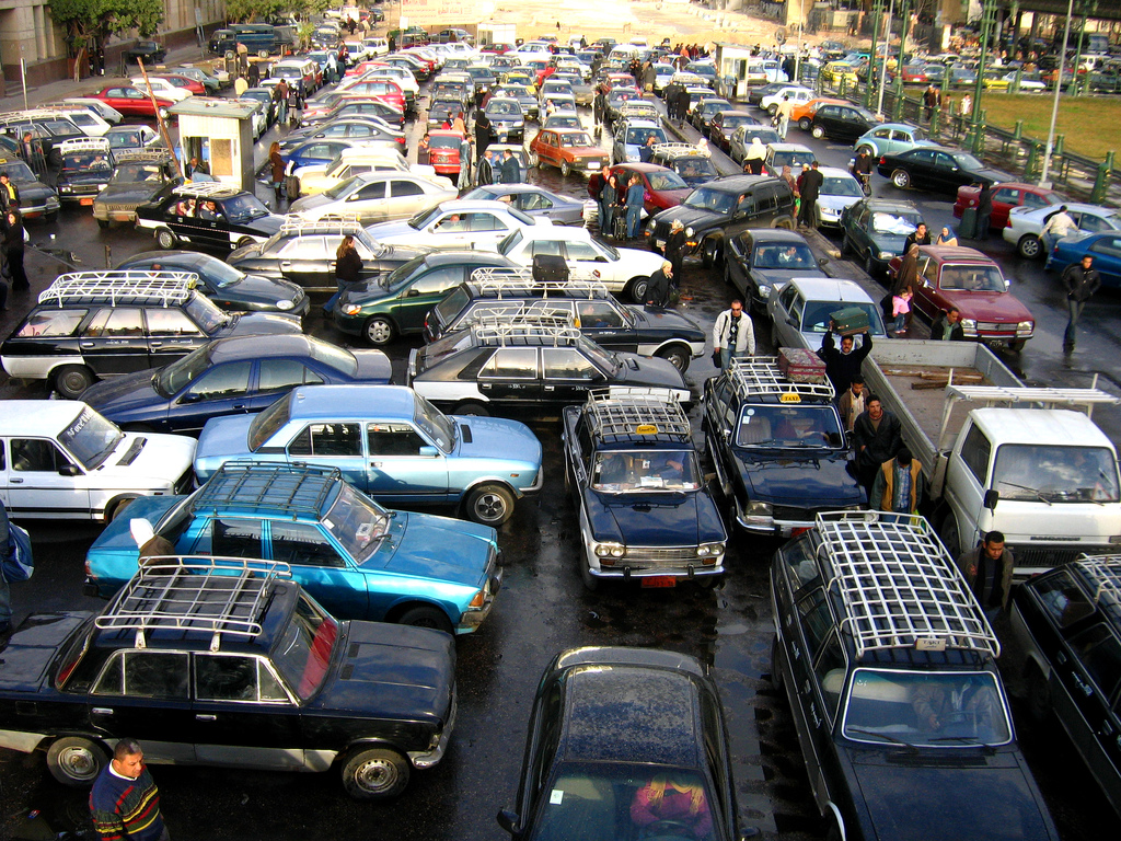   10 أسباب وراء أزمة المرور فى مصر يحددها خبير مرورى