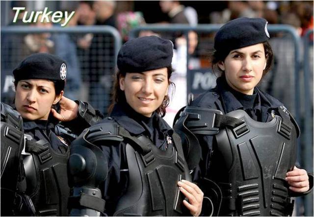   الجيش التركي يسمح للمجندات بارتداء الحجاب