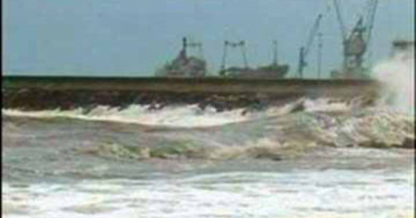   موجة الطقس السىء تتسبب فى إغلاق ميناء شرم الشيخ