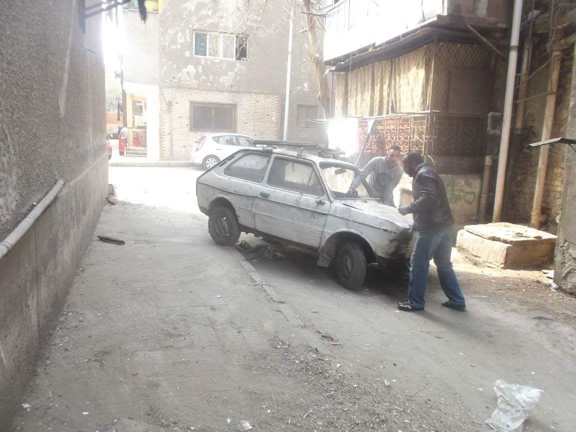   رفع سيارات متهالكة في حي الشرابية