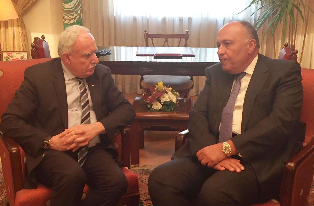   وزير الخارجية يلتقي وزير الخارجية الفلسطيني على هامش الاجتماع الوزاري لمجلس جامعة الدول العربية