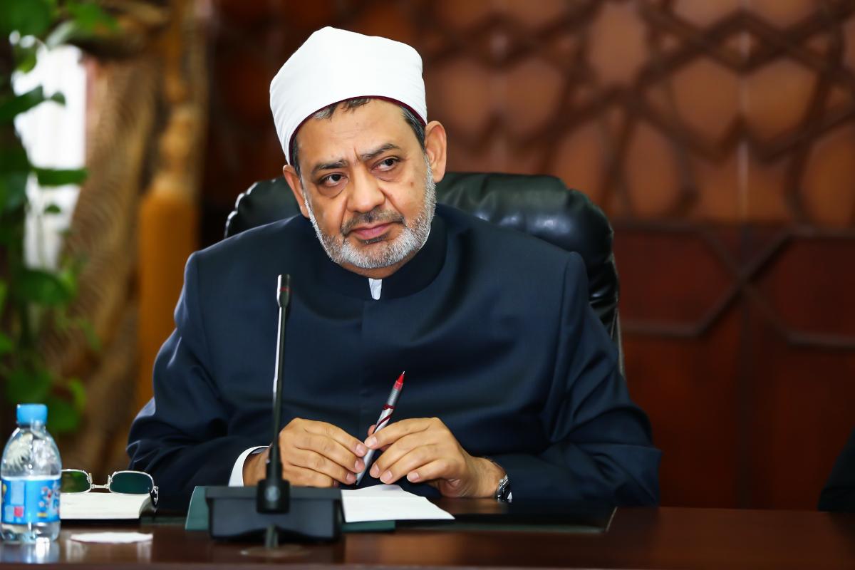   الطيب يعزل رئيس جامعة الأزهر بعد «ردة إسلام بحيري»