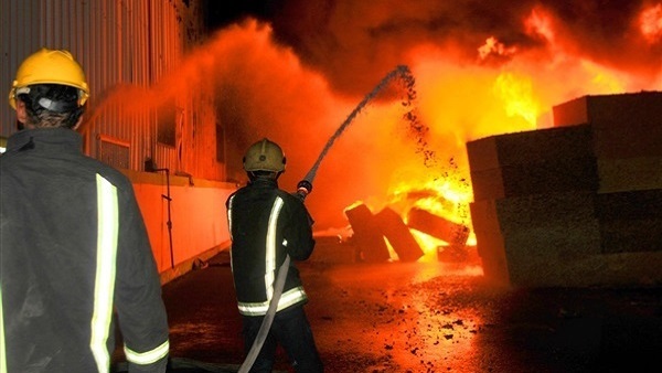   الصحة : إصابة 12 مواطناً فى حادث حريق مصنع بأسوان.. ووزير الصحة يتابع حالة المصابين