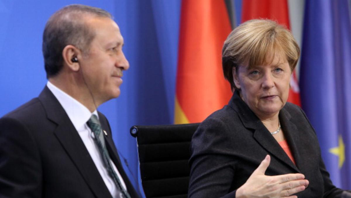   الحكومة الألمانية ترد على اتهامات أردوغان "النازية"