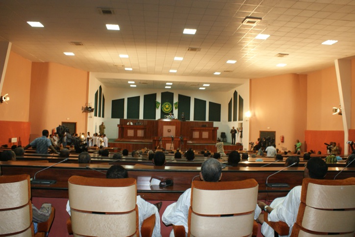   أعضاء البرلمان الموريتاني صوتون على تعديلات دستورية.. أبرزها العلم والنشيد