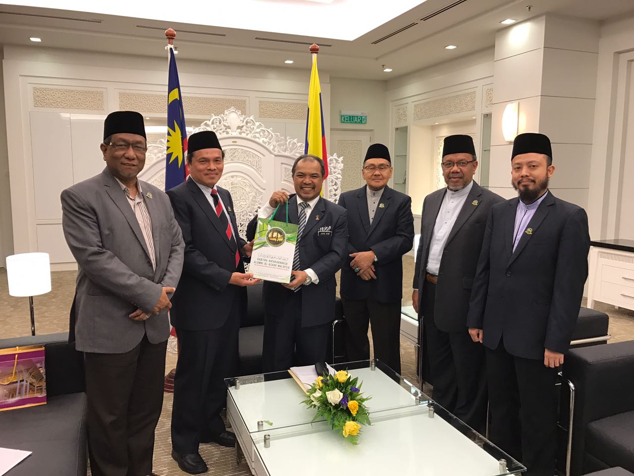   رئيس الوزراء الماليزى يعين أربعة من أعضاء فرع منظمة خريجى الأزهر بالمجلس الاستشارى الإسلامى