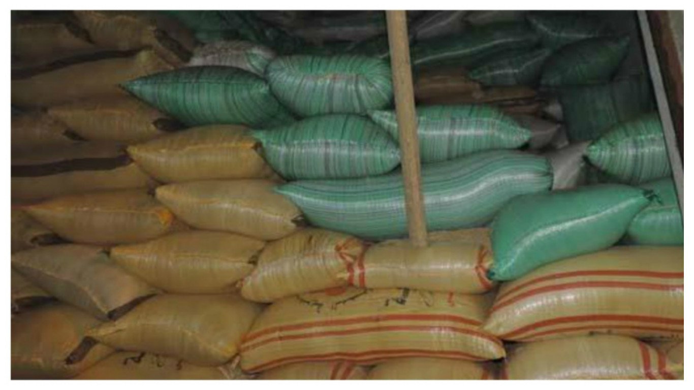   ضبط 33 طن أرز وسكر مهربة قبل بيعها فى السوق السوداء