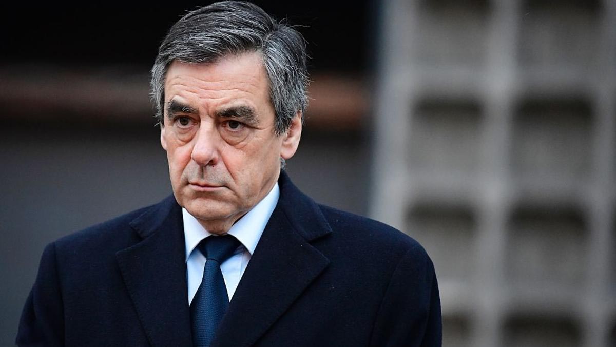 فيون لن ينسحب من سباق رئاسة فرنسا بعد "الفضيحة"
