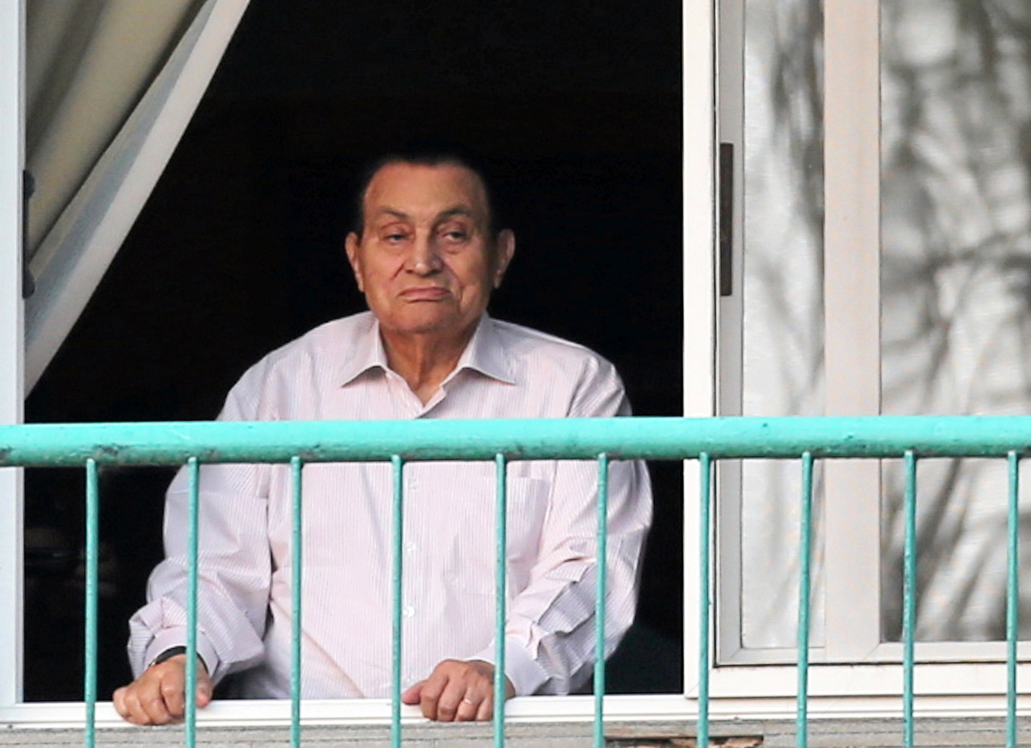   مبارك يغادر مستشفى المعادى..ولن يستطيع المشاركة فى الحياة السياسية