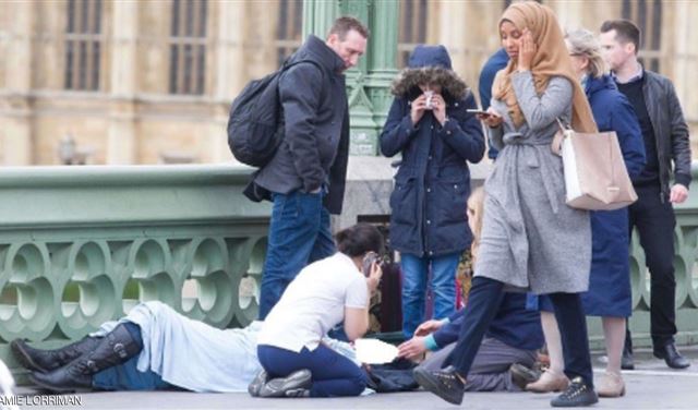   الفتاة المحجبة تسرق مشهد الإدانة من الإرهابى منفذ هجوم لندن