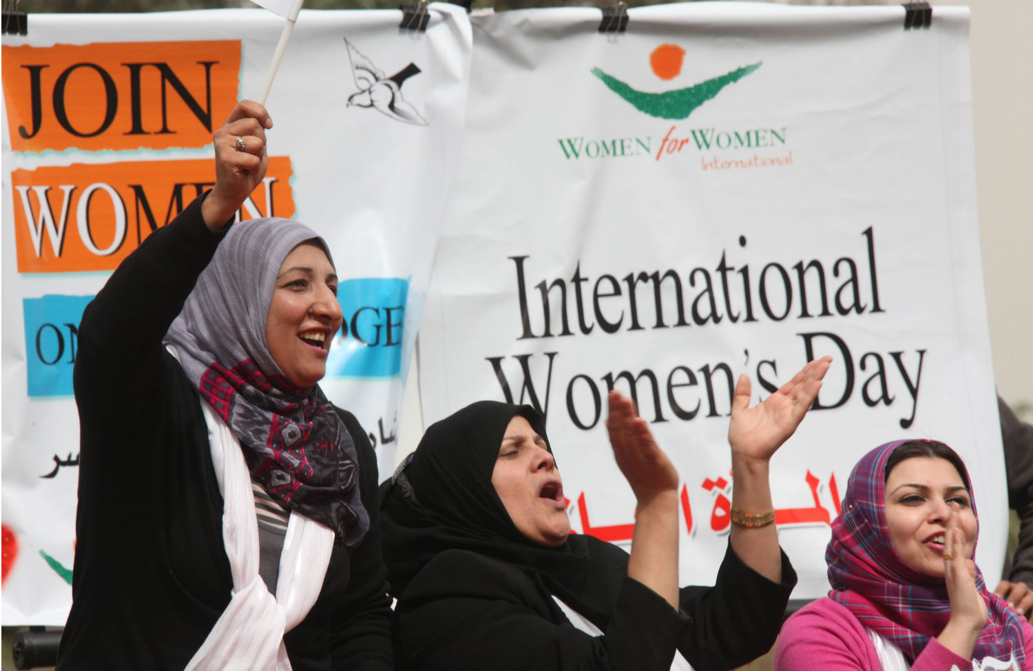   في يوم المرأة العالمي السفارة الأمريكية تكرم أصوات المرأة المصرية والخطوط الجوية الألمانية توزع الزهور