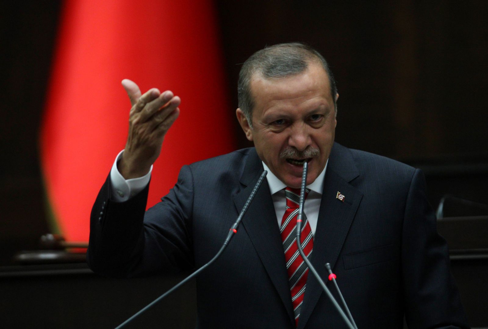   شاهد| الاعتداء على أردوغان يؤدى لسقوط ١١ مصابا