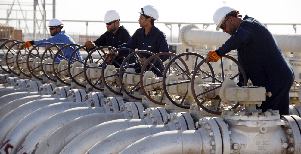   الحكومة توافق على بدء شراء النفط العراقى بواقع مليون برميل شهريا