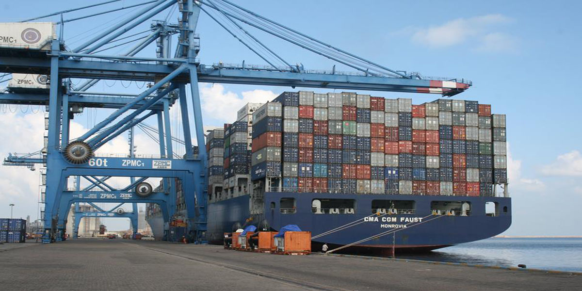   ميناء دمياط يستقبل 8 سفن للحاويات والبضائع