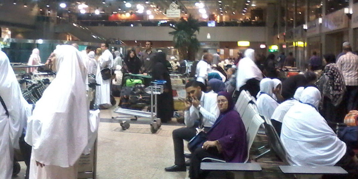   انتهاء أزمة المعتمرين العالقين بمطار القاهرة