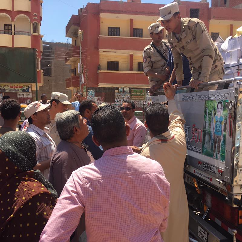 بالصور| القوات المسلحة توزع 1000 كرتونة «تحيا مصر» بأسيوط