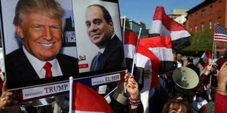   المصريون يطردون قناة الجزيرة من أمام البيت الأبيض