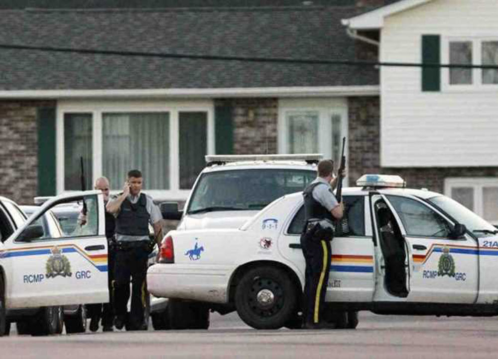   الشرطة الكندية تلقي القبض على سيدة بتهمة تهريب لاجئين من أمريكا
