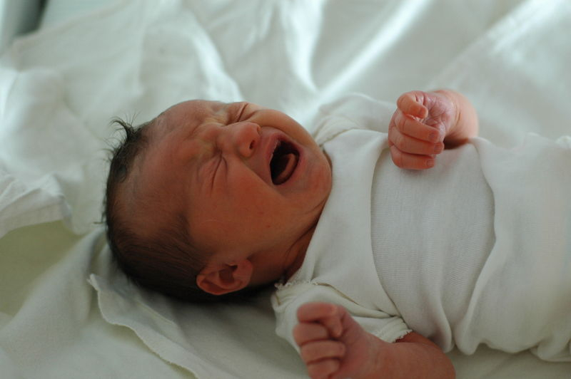   دراسة: بكاء الرضع يؤثر على دخل الأسرة