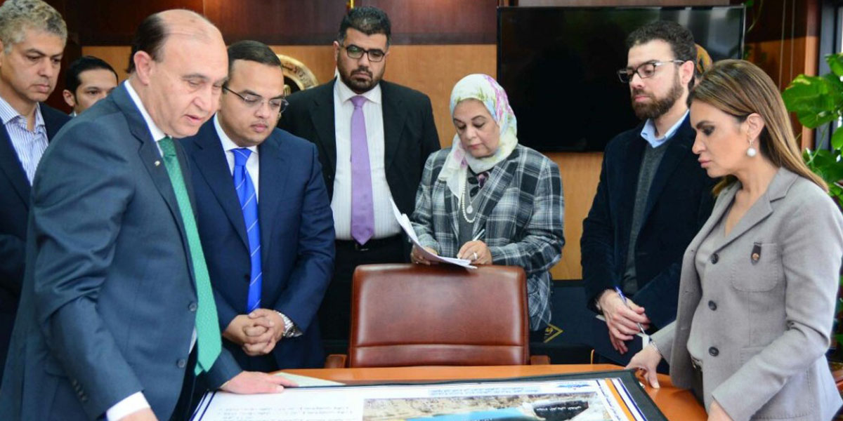   وزيرة الاستثمار تبحث مع مميش ضخ استثمارات لتنمية محور قناة السويس