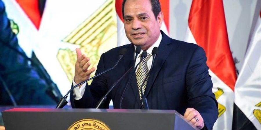   السيسي يعلن دعم صندوق طوارئ العمال بـ 100 مليون جنيه من "تحيا مصر"