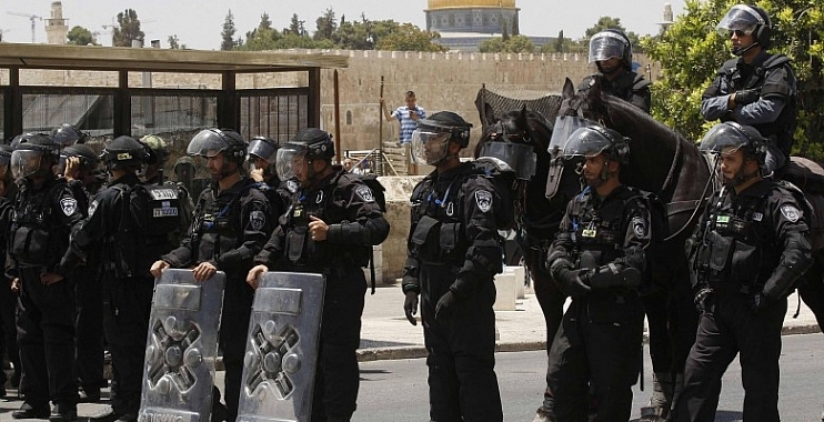   الاحتلال الإسرائيلي يعتقل 15 فلسطينيا بينهم نائب بالتشريعي