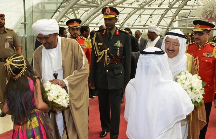   الرئيس السوداني يصل إلى الكويت في زيارة رسمية