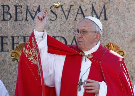   بابا الفاتيكان يقطع القداس ويدين التفجير الإرهابى فى كنيسة طنطا