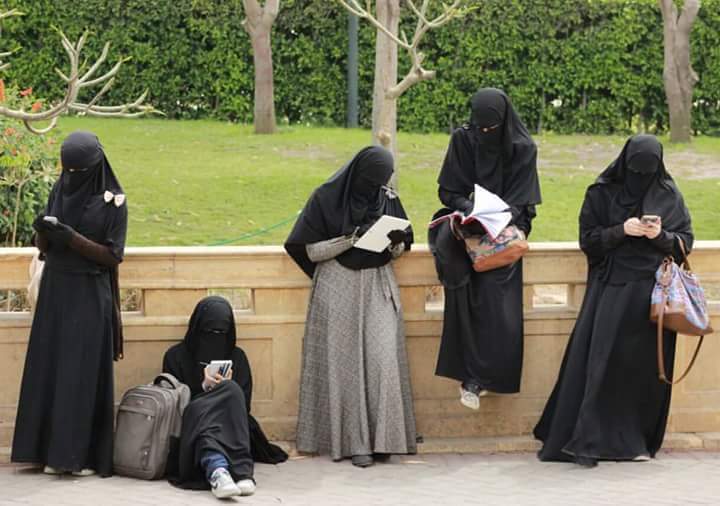   حكم نهائي.. «الإدارية العليا» تحظر ارتداء النقاب بجامعة القاهرة