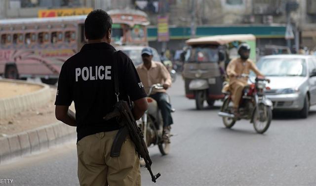   اعتقال حارس ضريح في باكستان قتل 20 زائرا