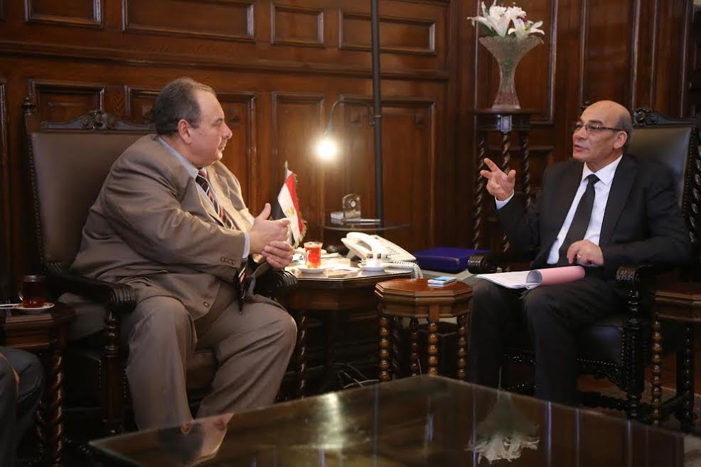   ​وزير الزراعة يبحث مع سفير رومانيا بالقاهرة سبل التعاون الزراعي بين البلدين