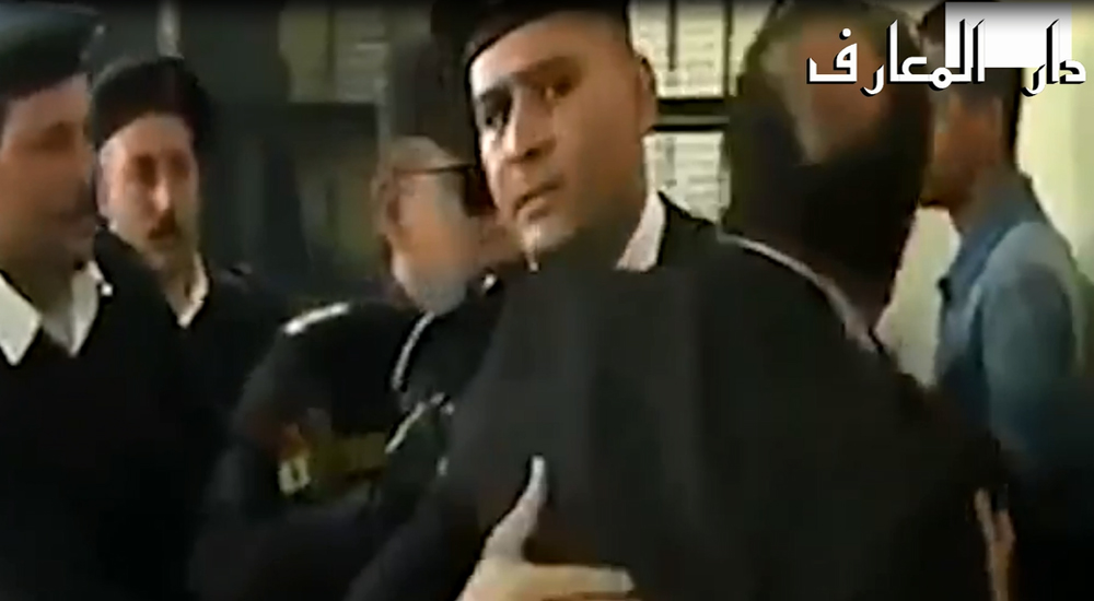   بالفيديو: خناقة فى القفص بين «قاضي الحشيش» وسائقه بعد الحكم على الأول بالمؤيد والثانى بـ 10 سنوات  