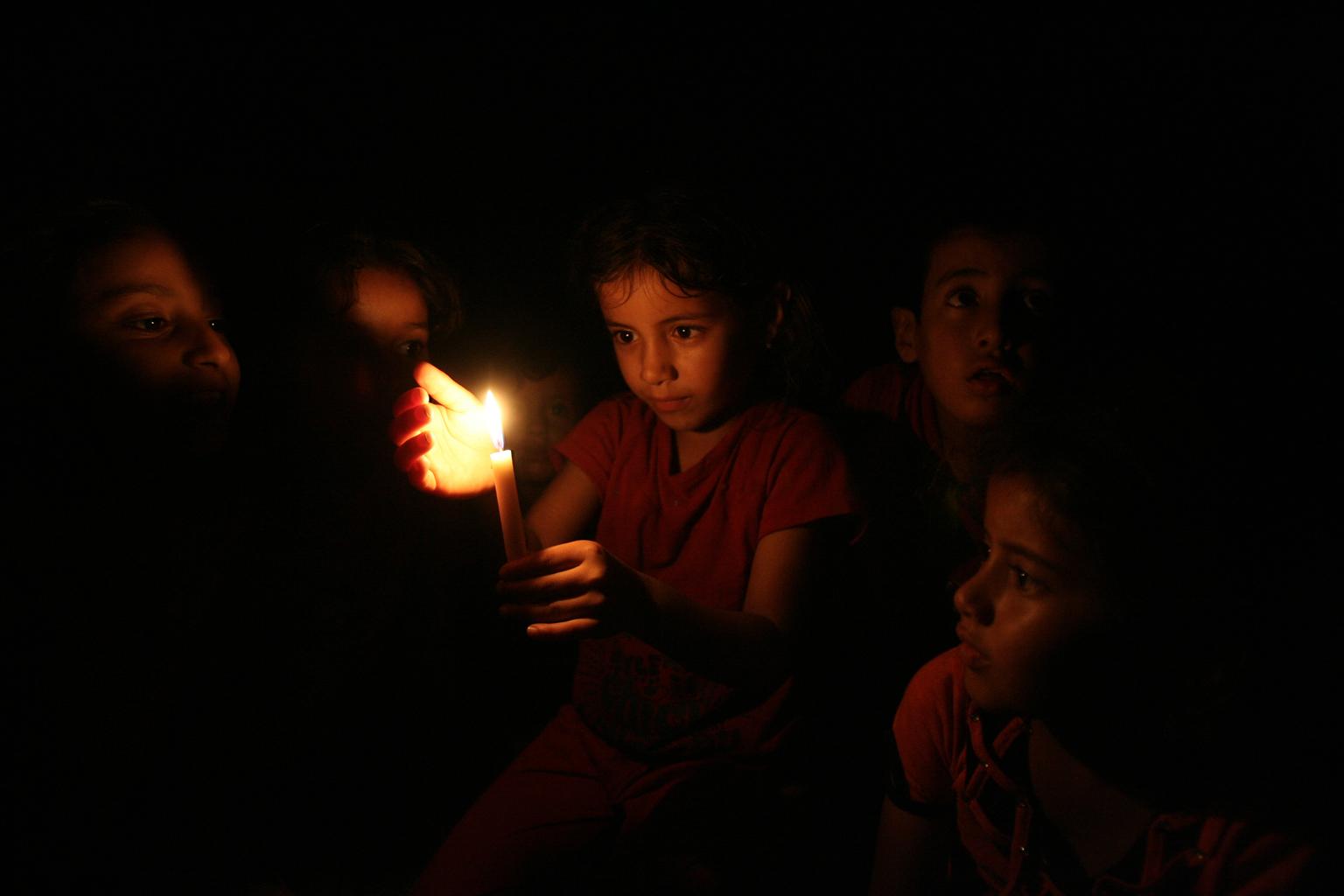   فصل التيار الكهربائي عن عدد من المناطق بمدينة قنا غدأ الخميس