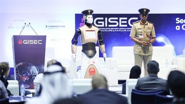   دبي تعلن انضمام أول شرطى «آلى» لكوادرها