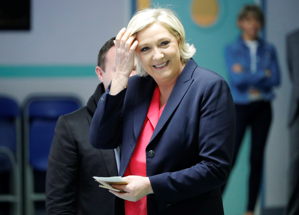   «لوبان» تدلي بصوتها في انتخابات الرئاسة الفرنسية