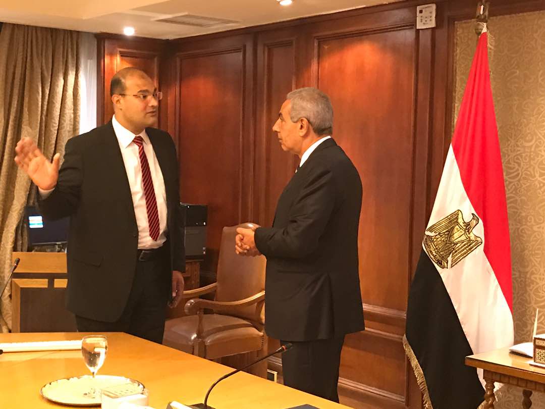   وزير التجارة والصناعة يستقبل الشاب المصري صاحب مبادرة «ابدأ بنفسك»