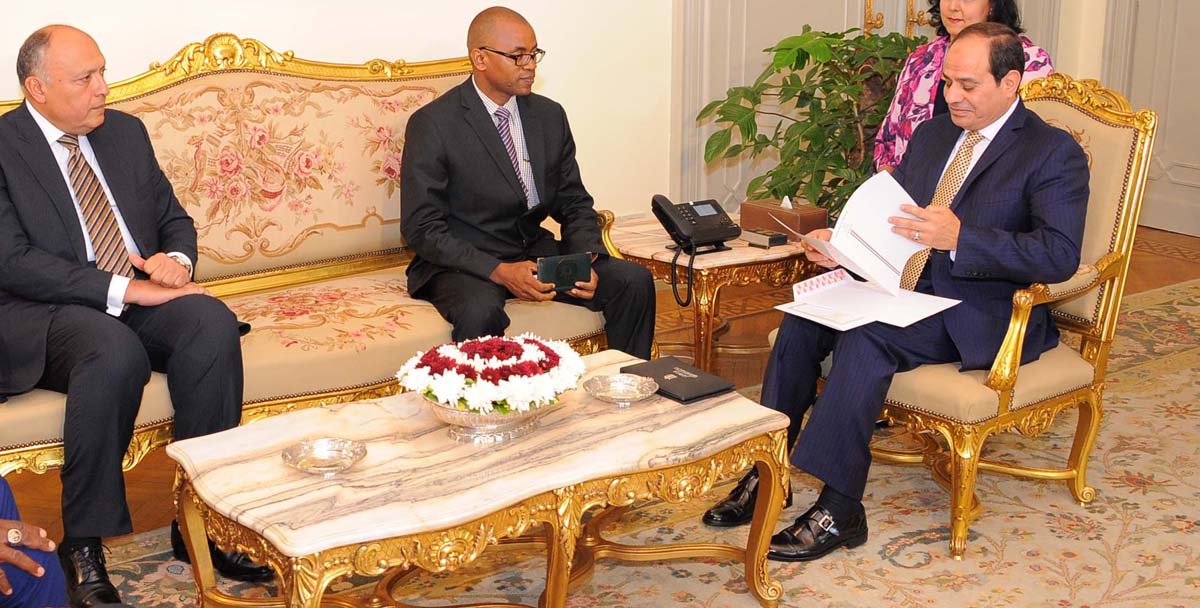   السيسي يستقبل رئيس الديوان العسكرى بالرئاسة البوروندية