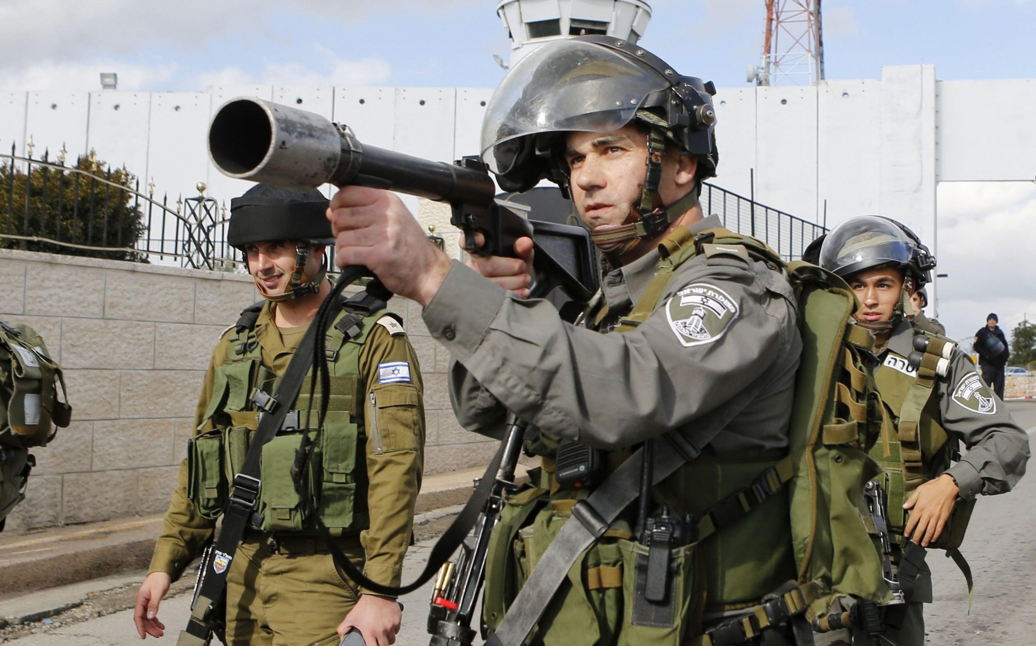   توغل آليات عسكرية إسرائيلية فى أراضى الفلسطينيين جنوب قطاع غزة