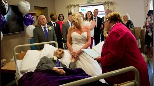  عروسان يحتفلان بزفافهما فى مستشفى السرطان