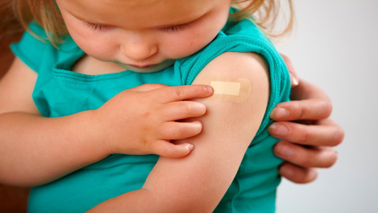   إيطاليا: التطعيم إلزامياً للأطفال في سن القبول بالمدارس