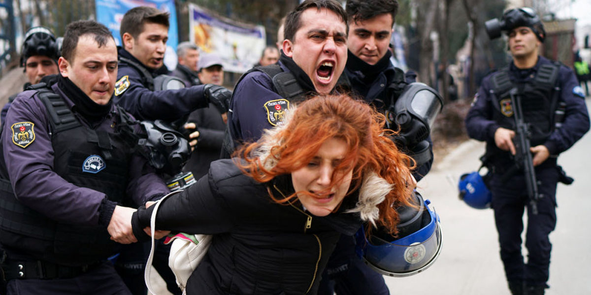   مواجهات بين الشرطة ومتظاهرين في إسطنبول
