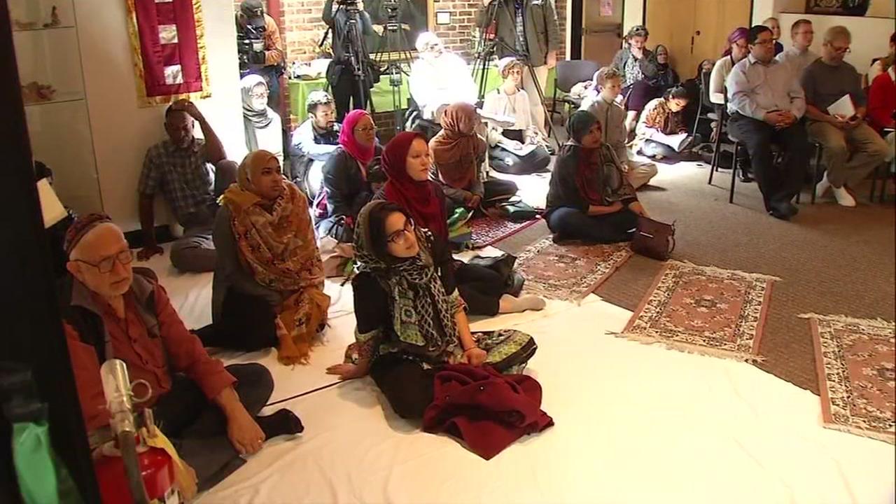   بالصور| مسجد يجمع بين النساء والرجال فى أمريكا