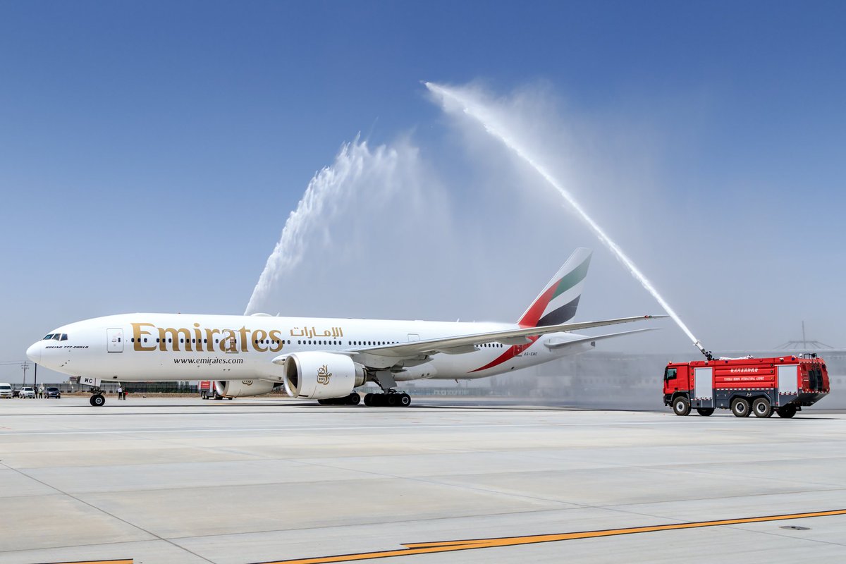   فى كوكب الإمارات.. تقنية جديدة لتنظيف الطائرات